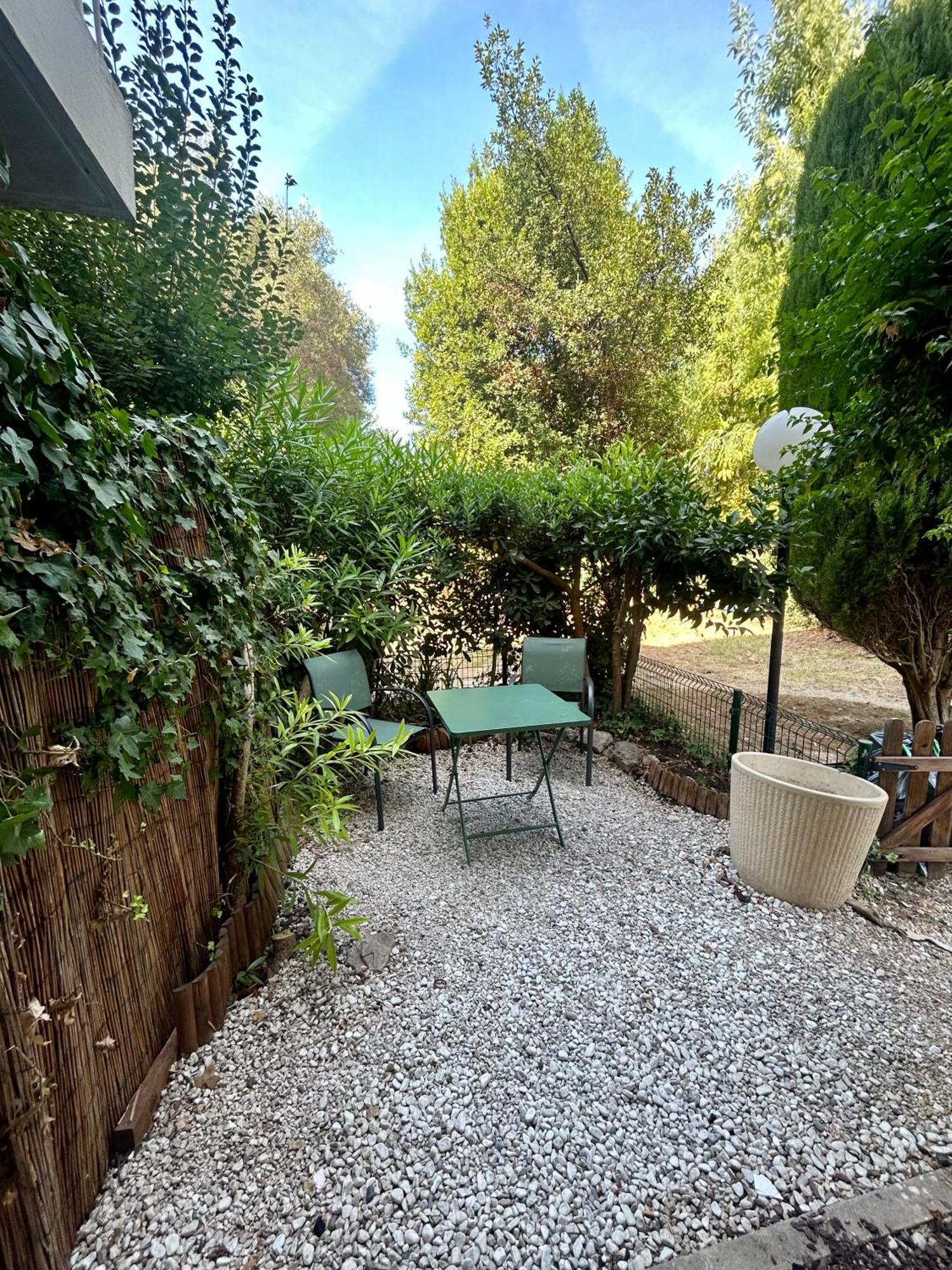 Charmant Studio Avec Jardin 昂蒂布 外观 照片